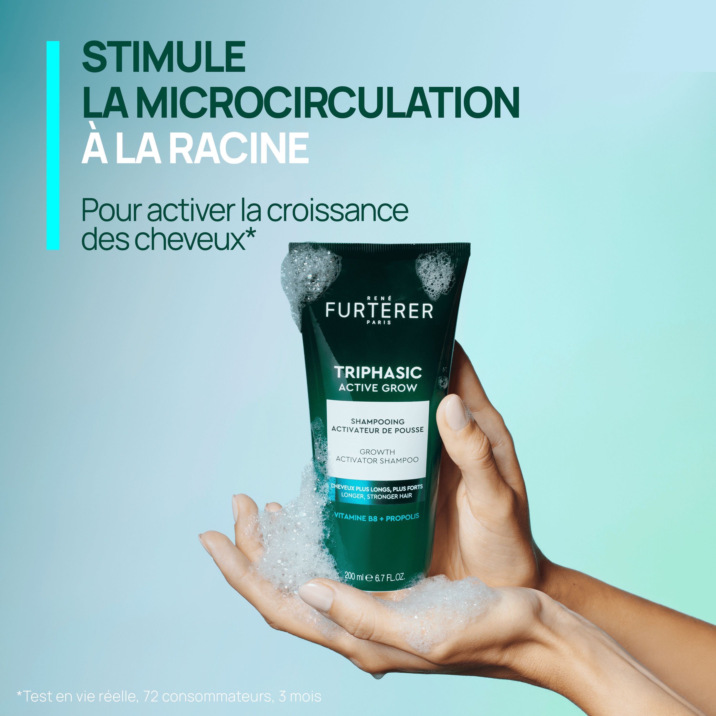 Mains tenant un tube de shampooing. Texte: Stimule la microcirculation à la racine. Pour activer la croissance des cheveux.