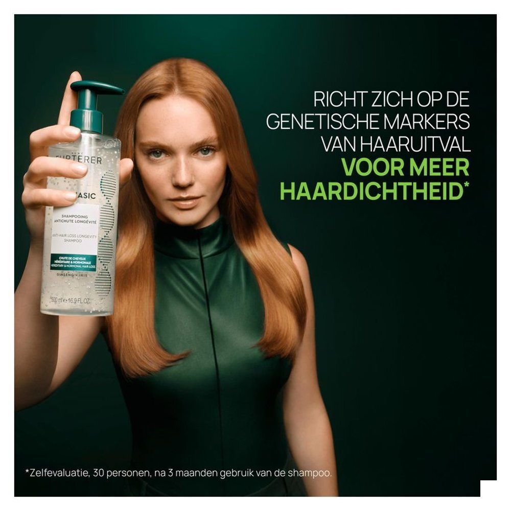 Vrouw houdt shampoo fles vast. Tekst: Richt zich op de genetische markers.