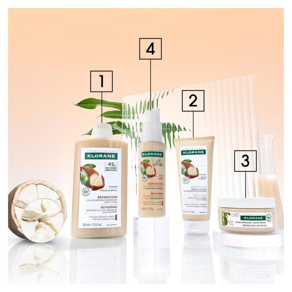 Verschillende Klorane-producten. Fles, tube, pot. Cupuaçu-vrucht en tekst. Achtergrond in pasteltinten.