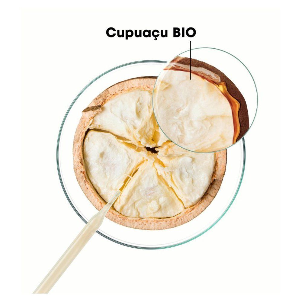 Fruit Cupuaçu en coupe transversale. Vue agrandie de la pulpe. Texte : Cupuaçu BIO.