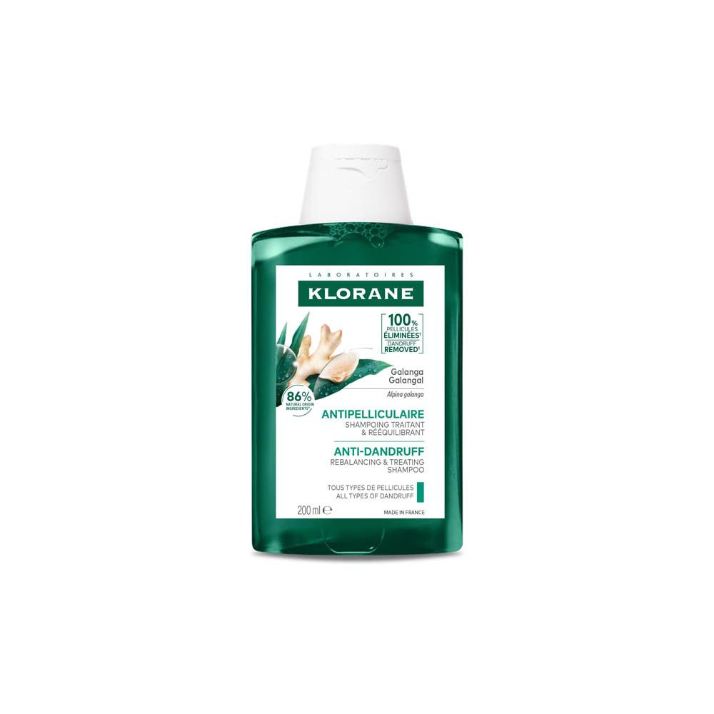 Groene fles met witte dop. Opschrift: Klorane, Antipelliculaire, Anti-roos shampoo. 100% roos verwijderd.