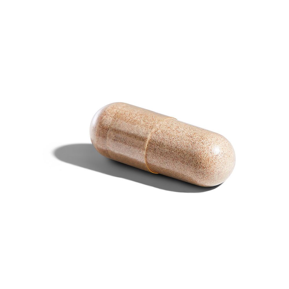 Langwerpige capsule, beige. Op witte achtergrond.