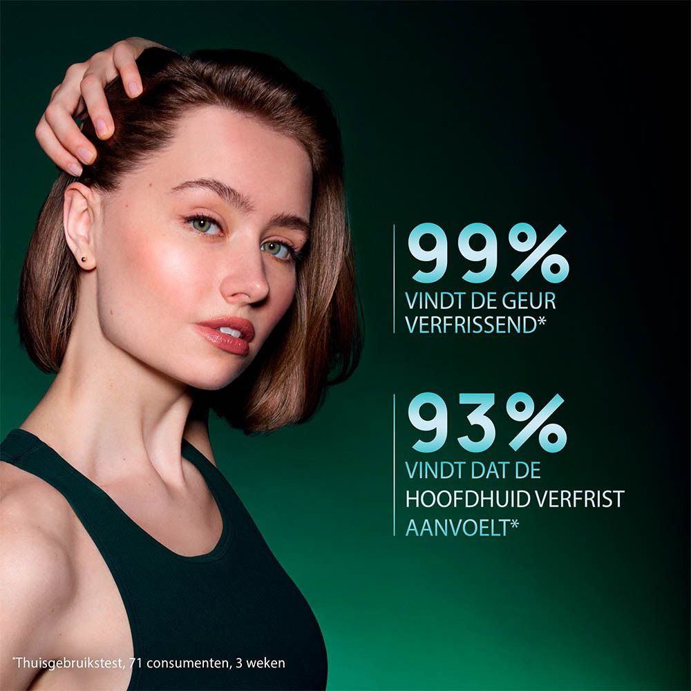 Vrouw. Tekst: 99% vindt de geur verfrissend. 93% voelt de hoofdhuid verfrist.