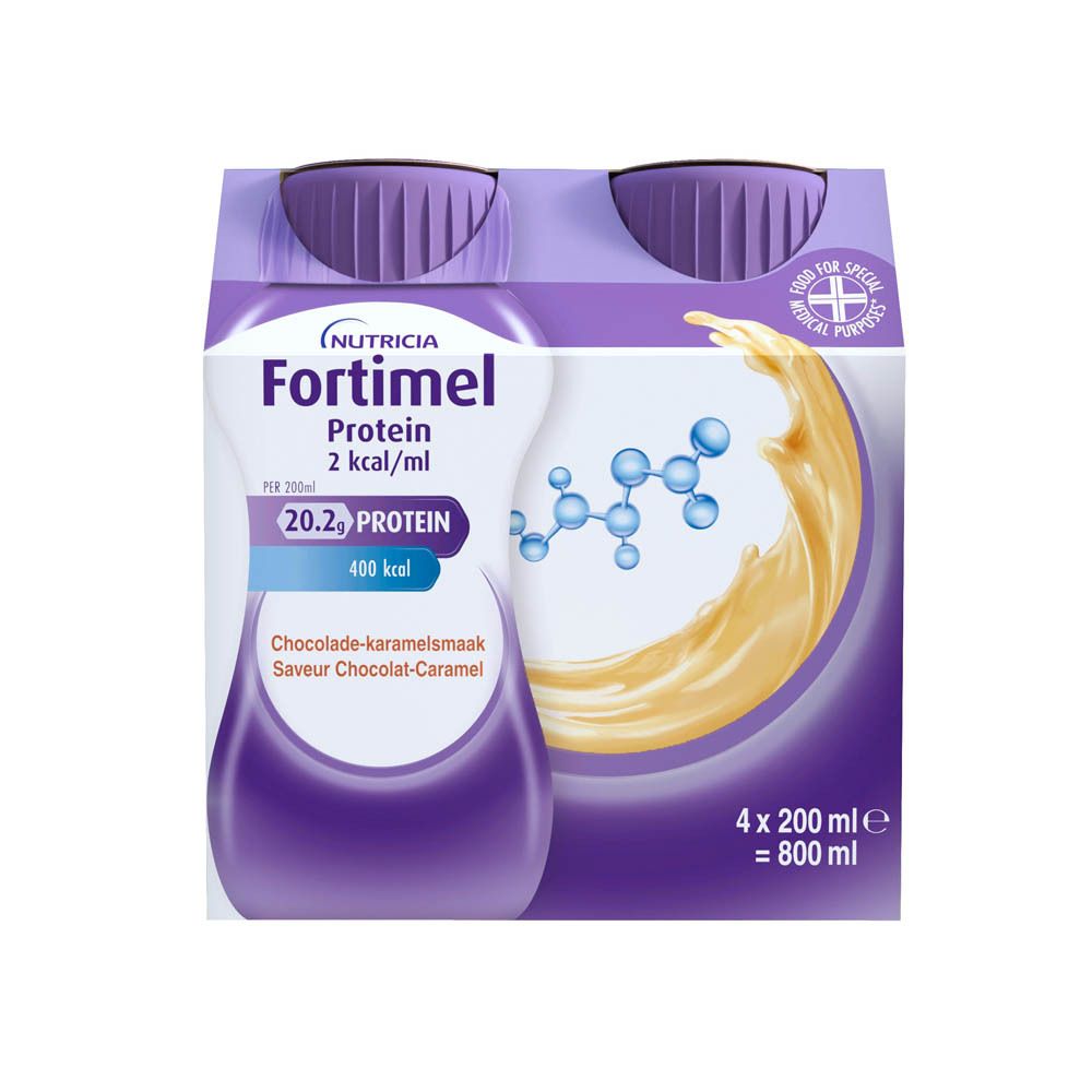 Emballage de 4 bouteilles Fortimel Protein, goût chocolat-caramel. Bouchons violets, étiquette blanche, fond jaune.