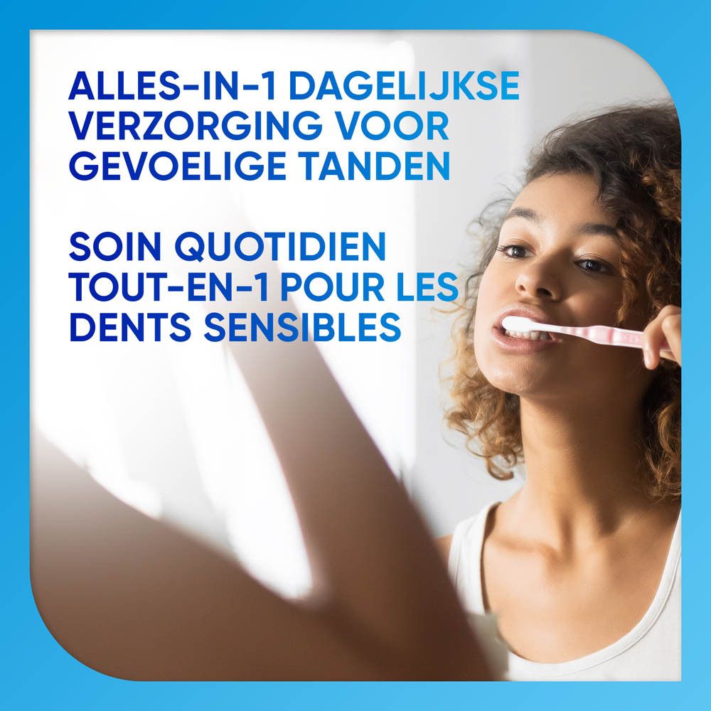 Vrouw poetst tanden. Tekst: 'Alles-in-1 dagelijkse verzorging voor gevoelige tanden'.