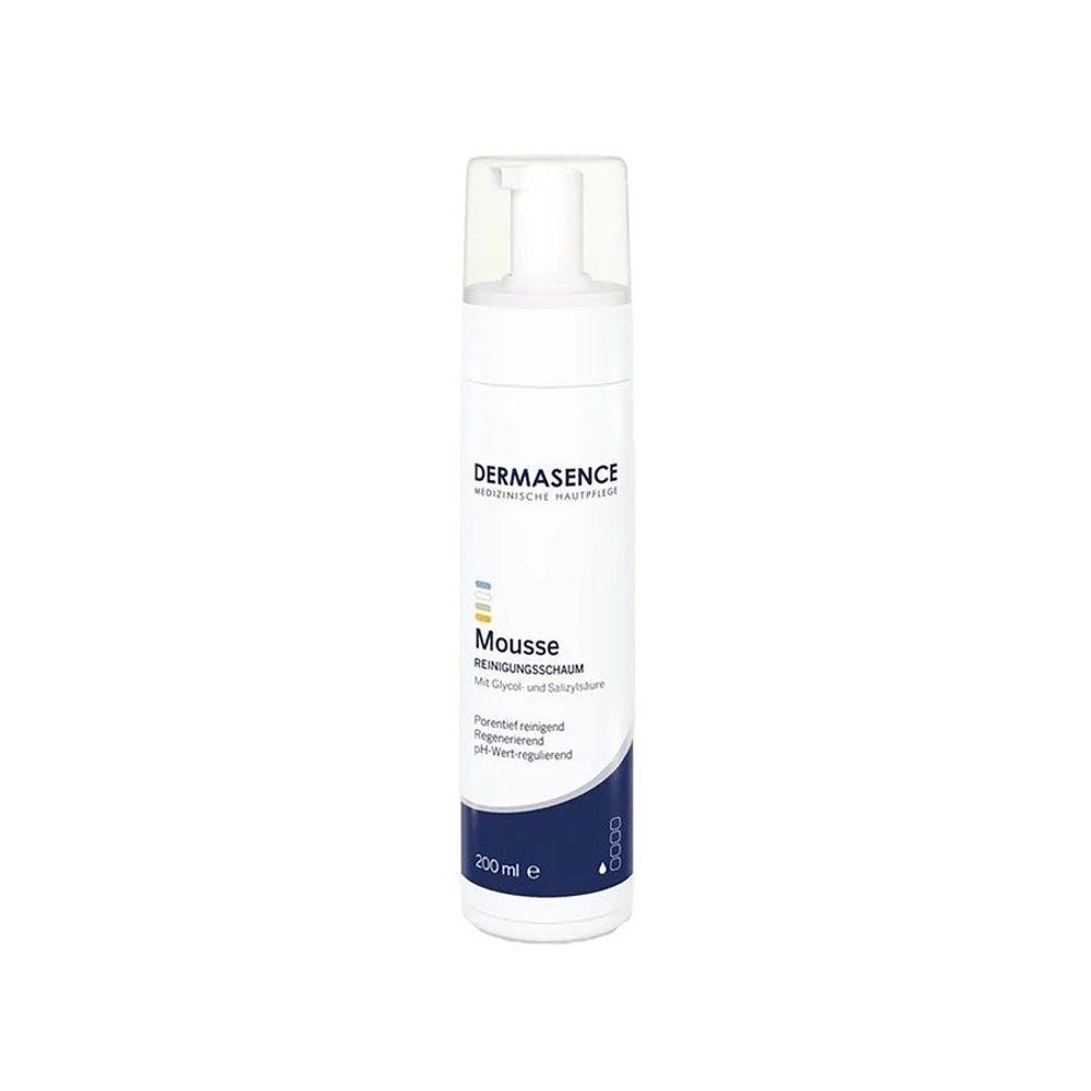 Dermasence Mousse Nettoyante. Flacon blanc avec pompe. Nom du produit et texte imprimés. 200 ml.
