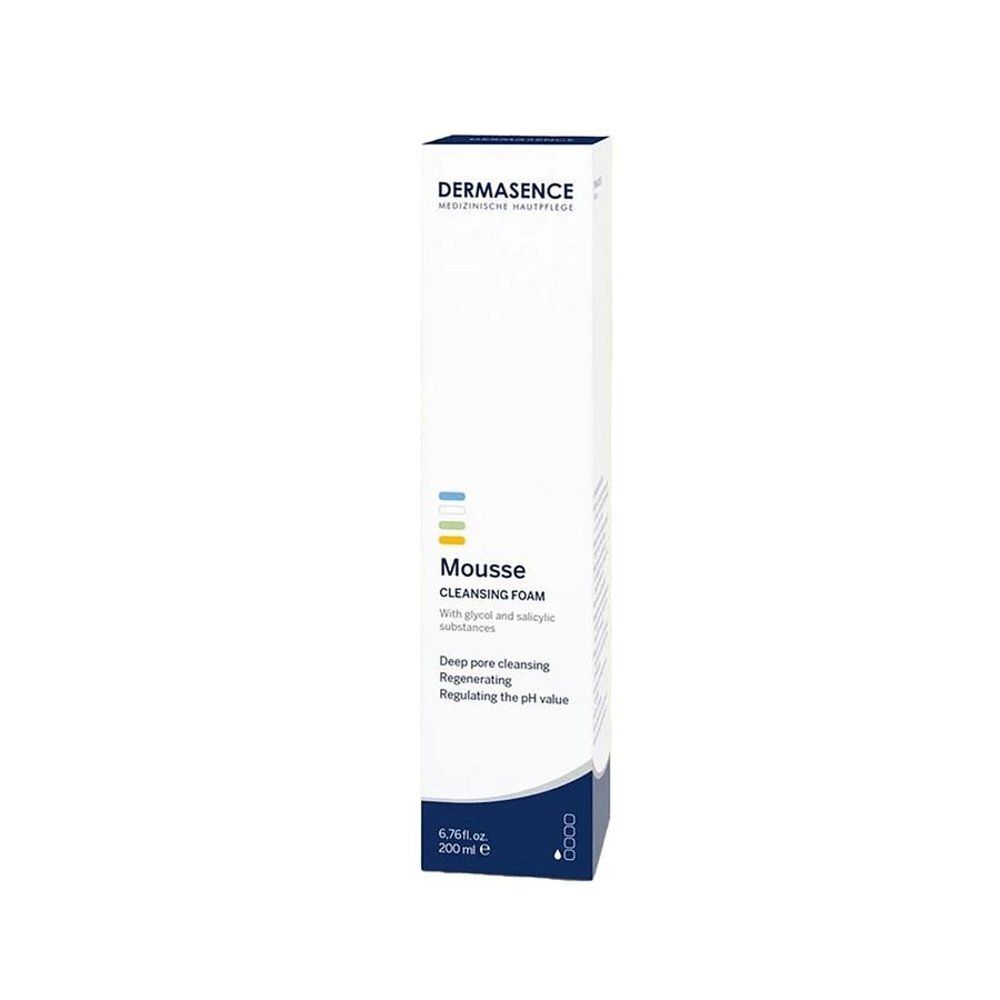 Dermasence Mousse Nettoyante. Emballage en carton. Nom du produit et texte imprimés. 200 ml.