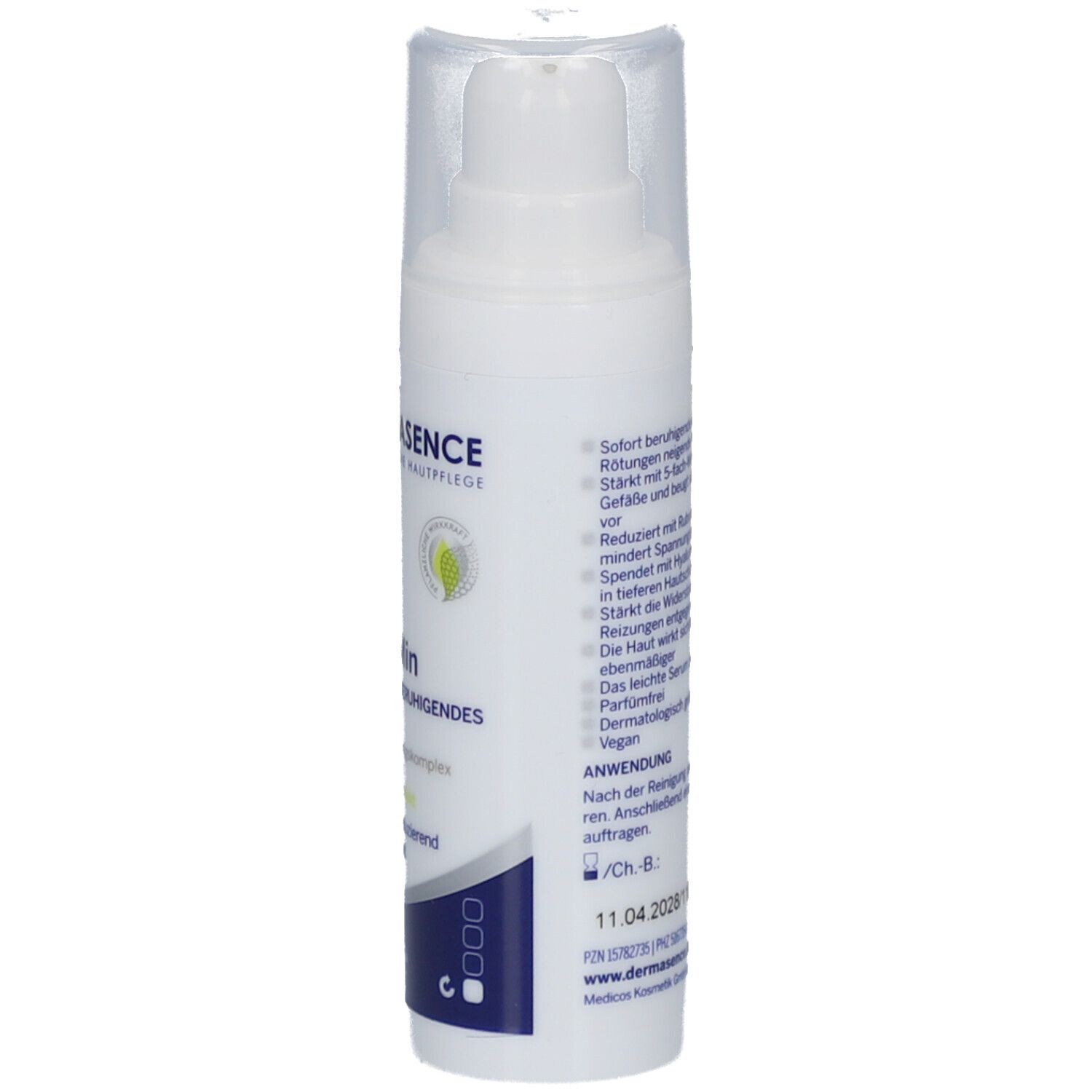 Wit serum met pomp en dop. Opschrift: Dermasence RosaMin, 30 ml.