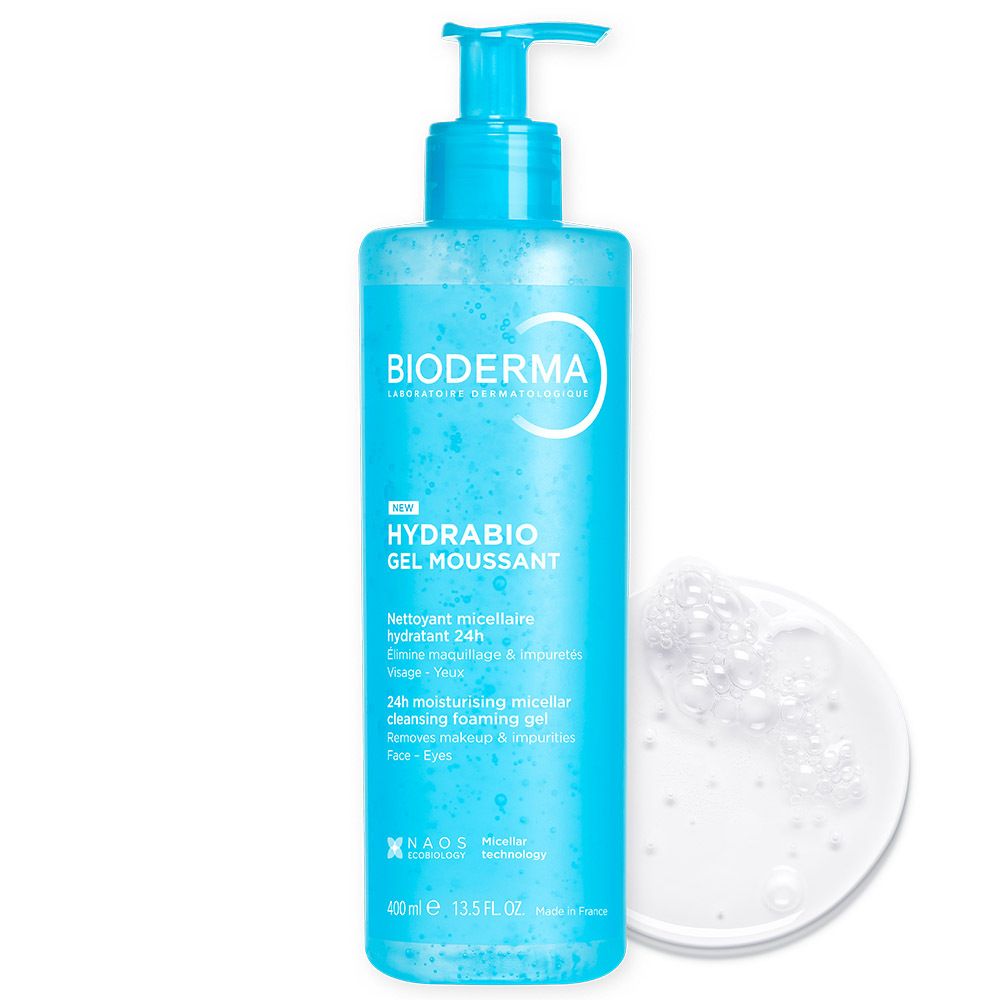 Blauwe transparante fles met doseerpomp. Opschrift: Bioderma, Hydrabio Gel Moussant. Tekst in het Frans en Engels.