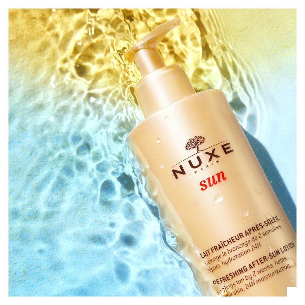 Nuxe Sun Verfrissende After-Sun Lotion in gouden fles met pompdispenser, close-up.