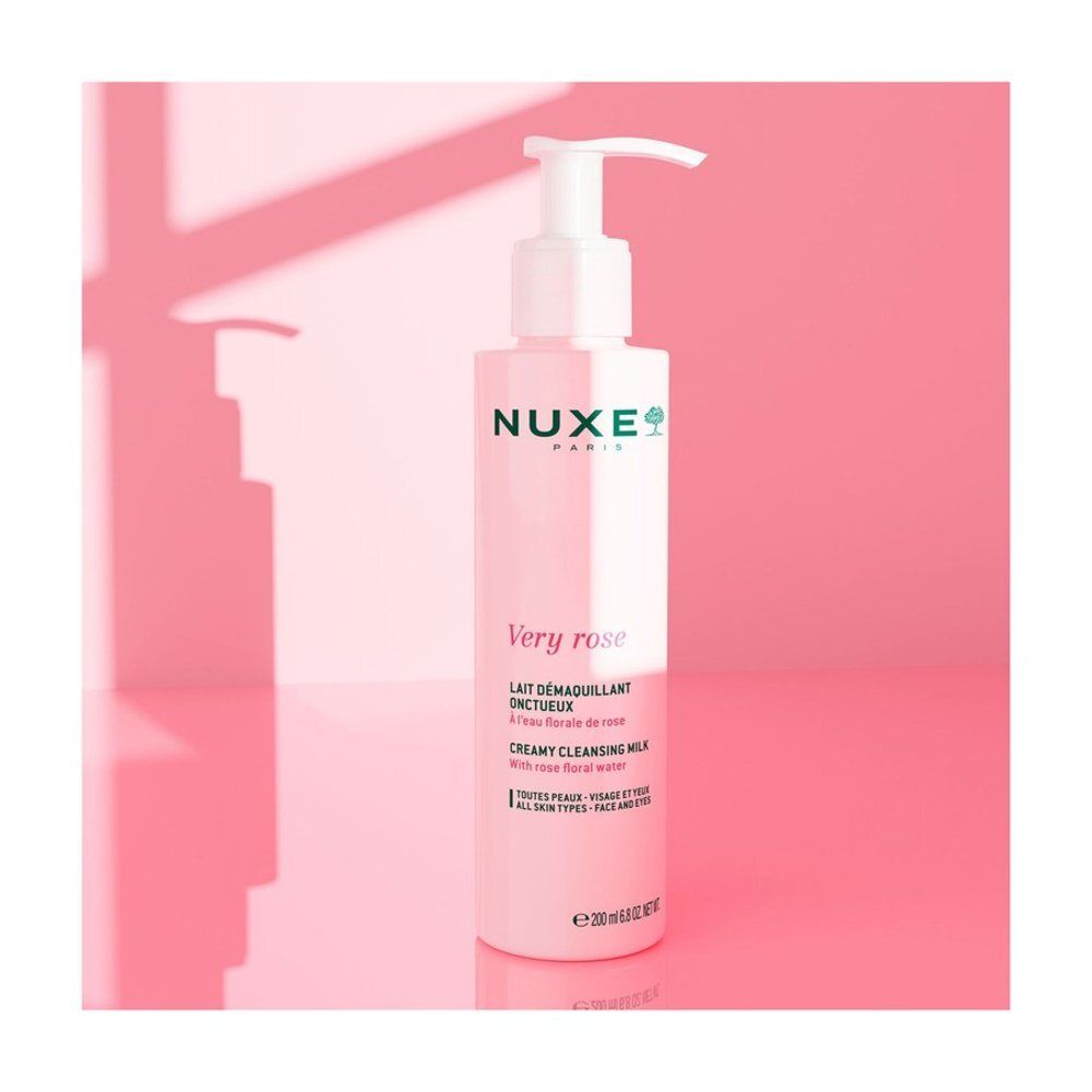 Nuxe Very Rose reinigingsmelk in een roze fles met pompdosering, vooraanzicht.
