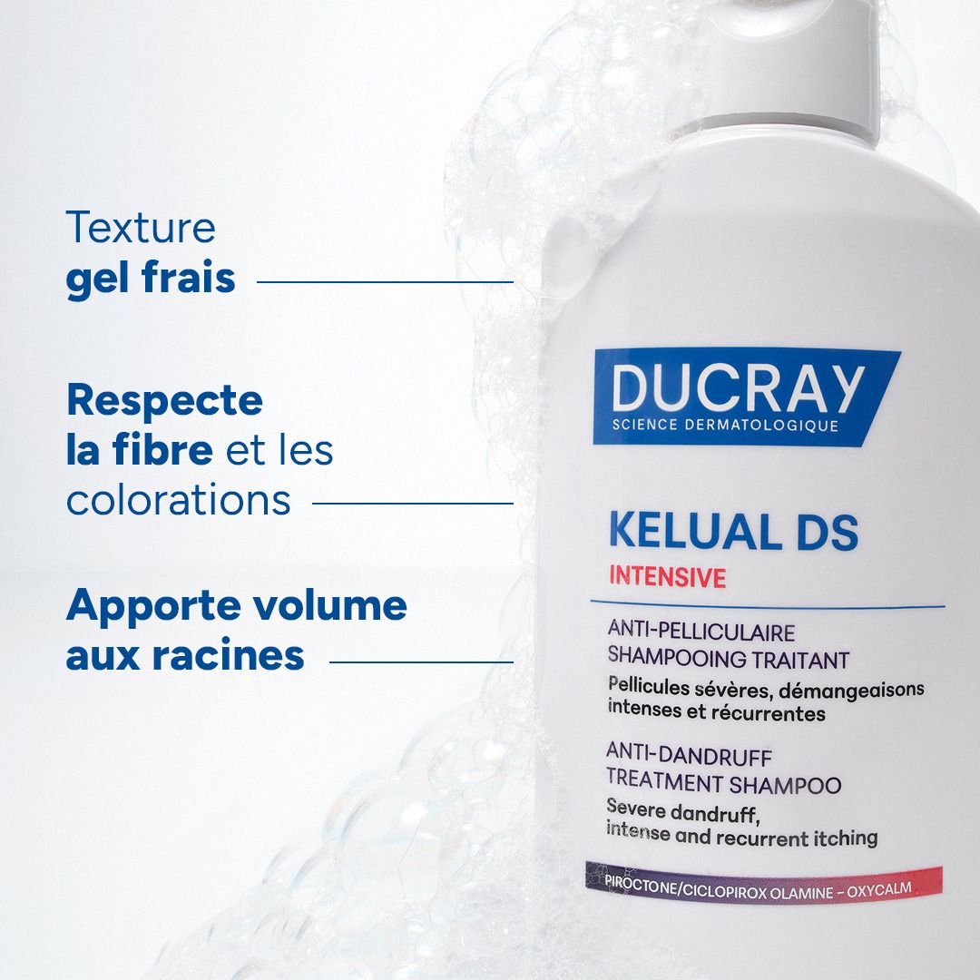 Flacon de shampooing avec texte. Texture, respecte la fibre capillaire, apporte du volume. DUCRAY, KELUAL DS.