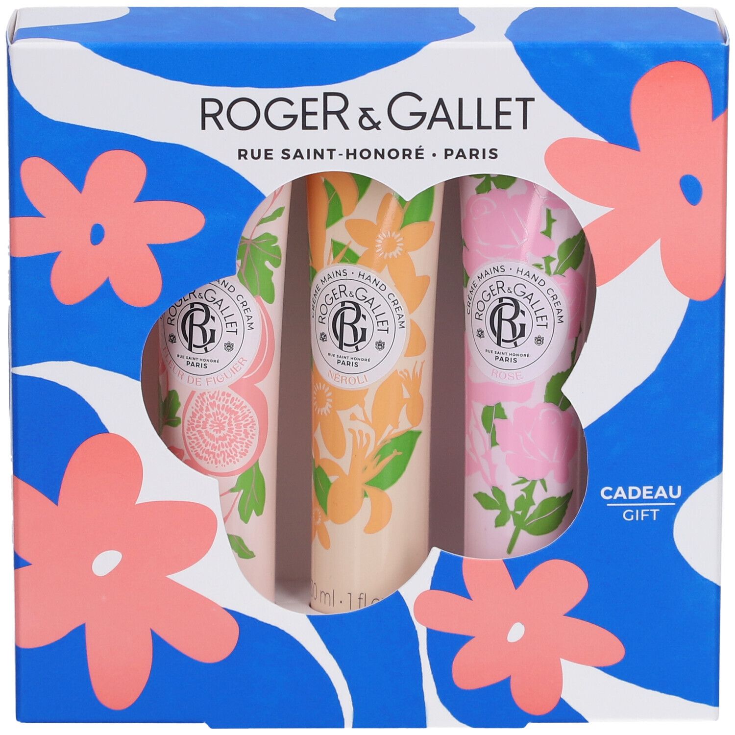 Cadeauset met drie handcrèmes. Blauwe verpakking met bloemenpatroon en venster. Merk Roger & Gallet.
