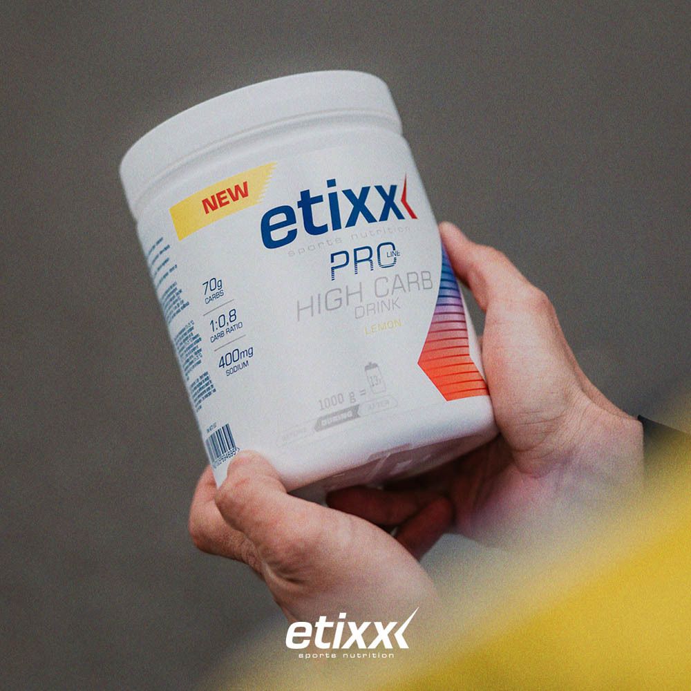 Pot blanc Etixx Pro Line High Carb Drink. Inscription : Citron, 70g glucides, rapport 1:0,8, 400mg sodium.