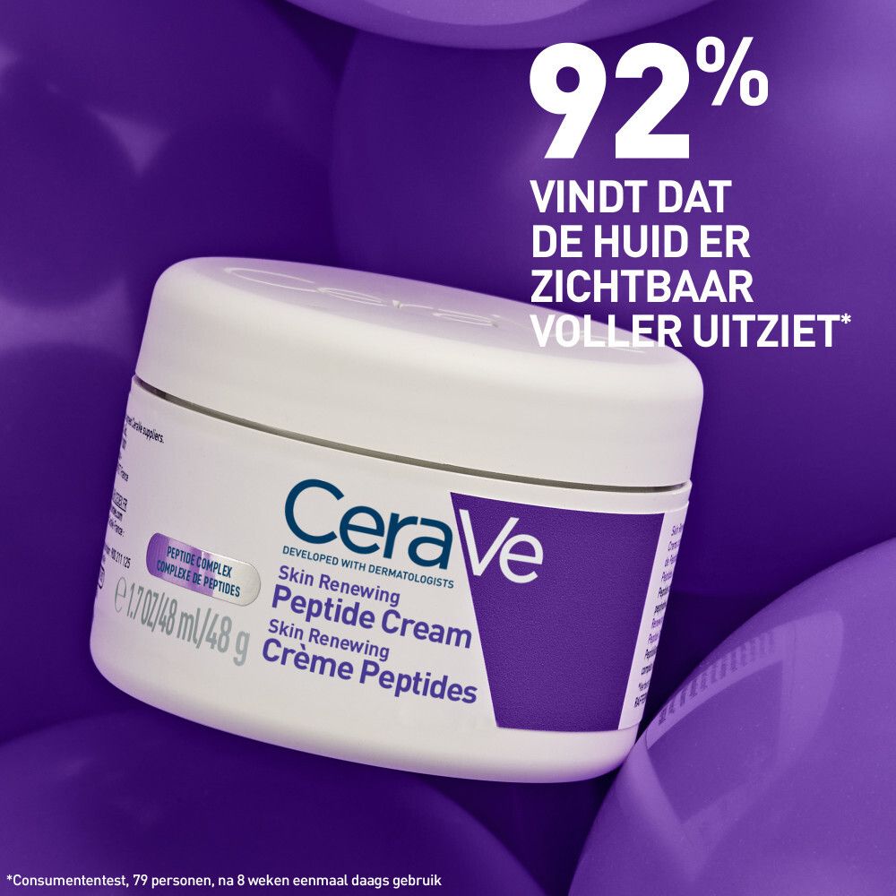 Pot crème op paarse achtergrond. Tekst: CeraVe Skin Renewing Peptide Cream. 92% vinden huid voller.
