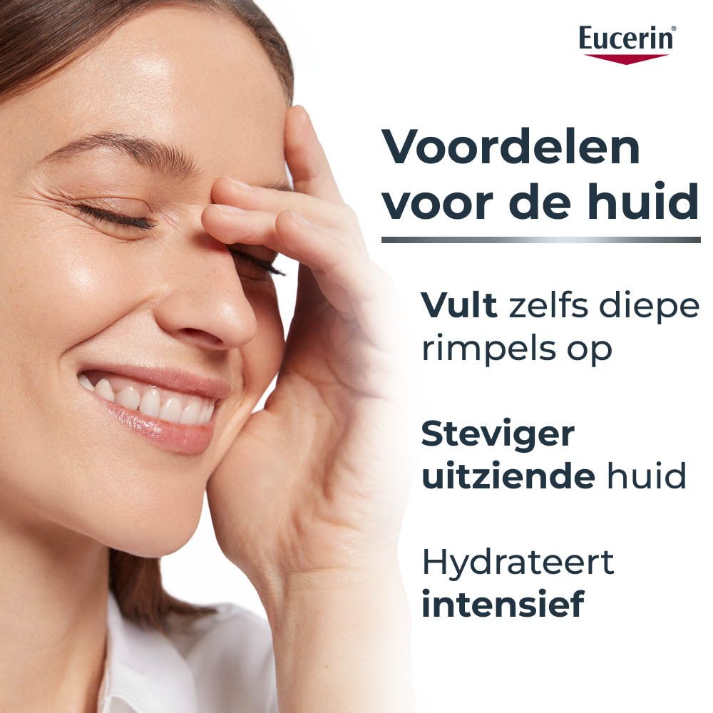 Vrouw raakt haar gezicht aan. Tekst: Voordelen voor de huid. Vult rimpels op, hydrateert intens.