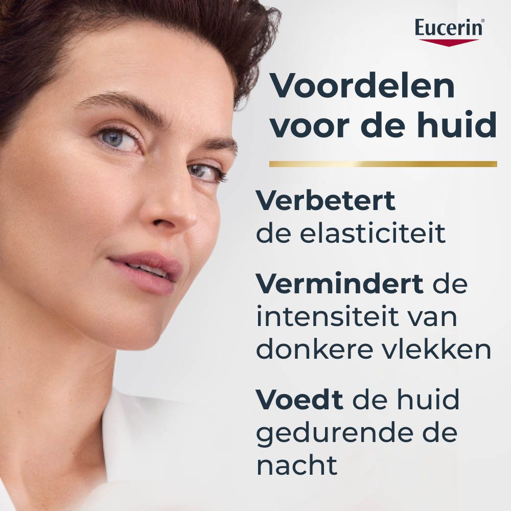 Vrouw raakt gezicht aan. Tekst: Voordelen voor de huid. Verbetert elasticiteit, vermindert vlekken.