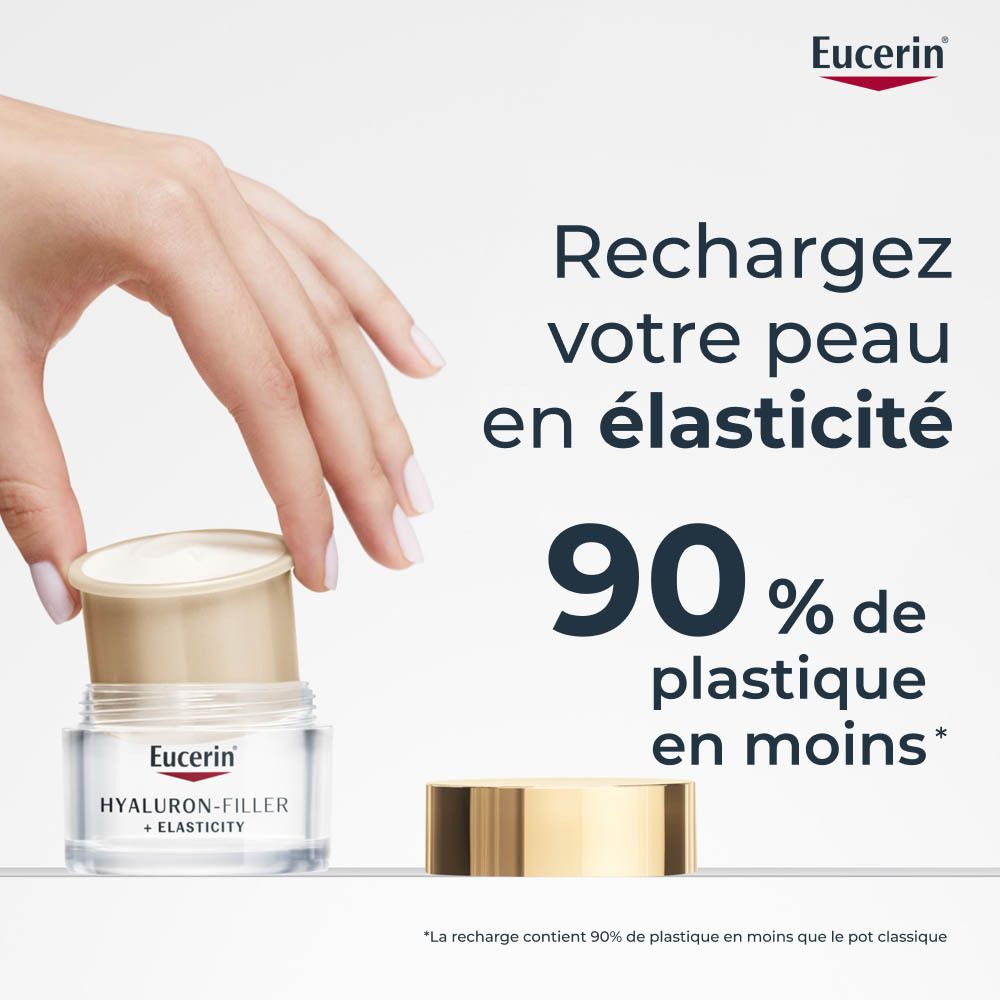 Main insérant une capsule dans un pot. Texte: 90% de plastique en moins.