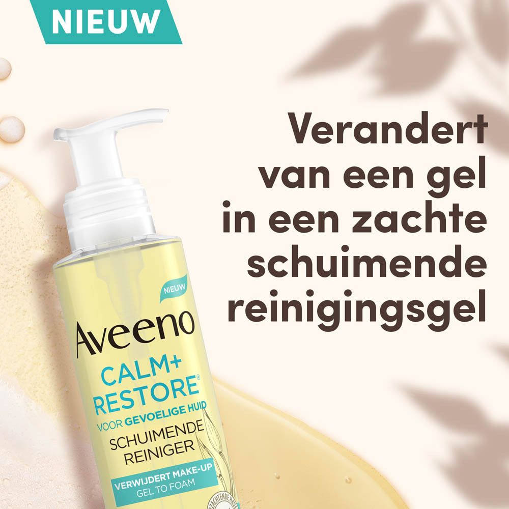 Aveeno Calm+Restore Schuimende Reiniger. Gel verandert in schuim. Fles op de achtergrond.