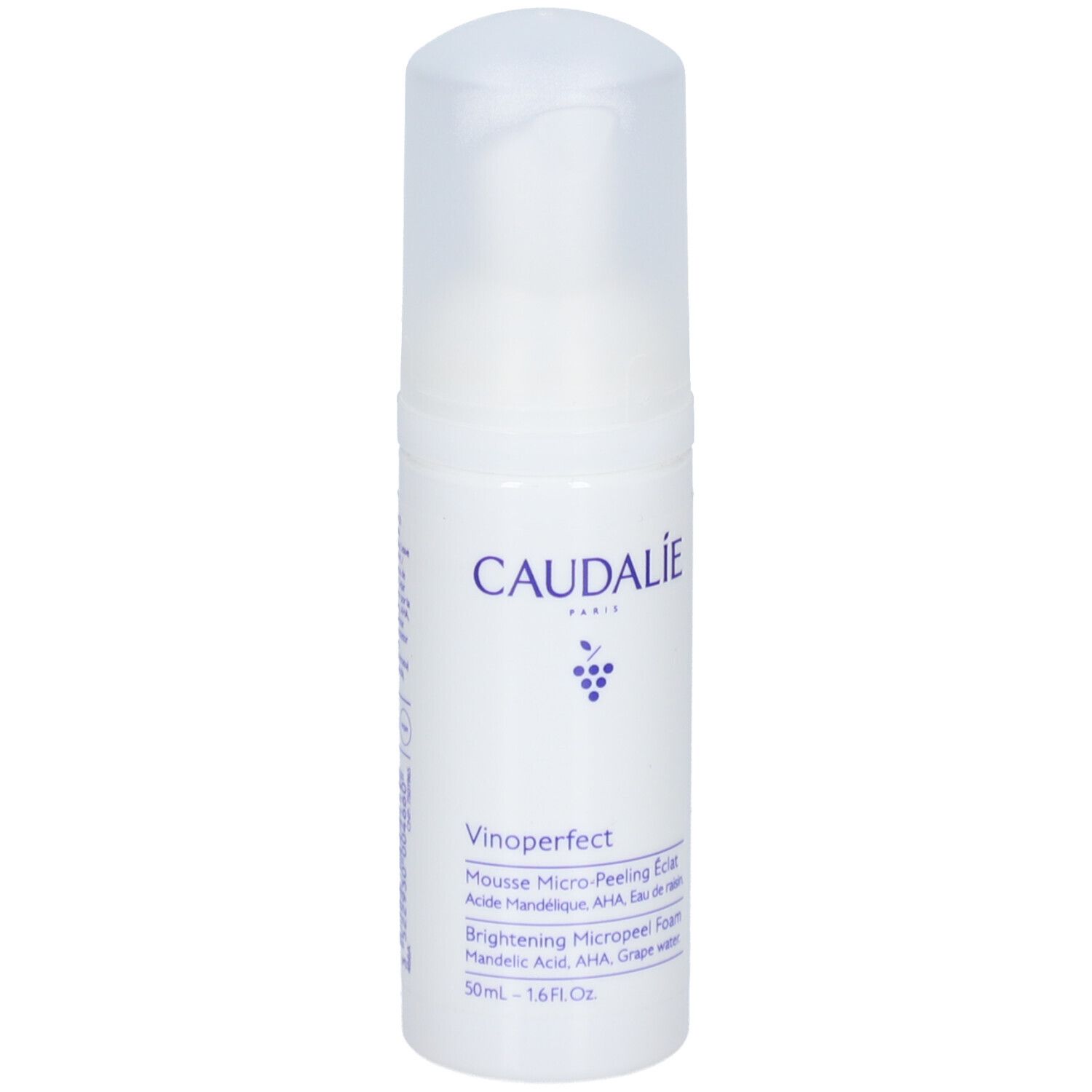 Witte fles met sproeikop. Opschrift: Caudalie, Vinoperfect, Mousse Micro-Peeling Éclat. 50ml.