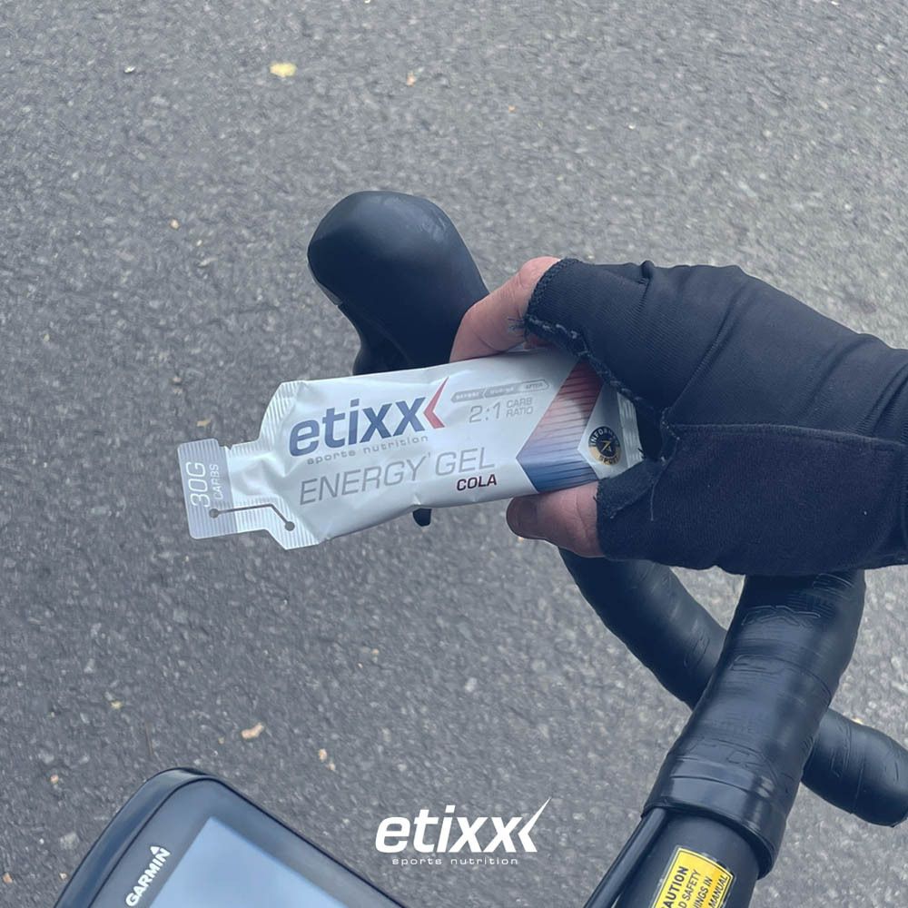 Etixx Energy Gel Cola. Doos met 12 x 40ml. Opschrift 'New' en '10+2 Free'.