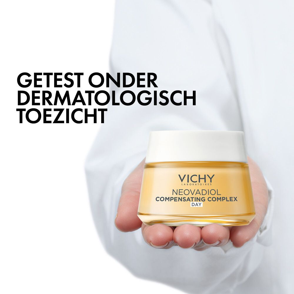 Handen houden crème pot. Opschrift: Vichy Neovadiol, Compensating Complex Day. Getest onder dermatologisch toezicht.