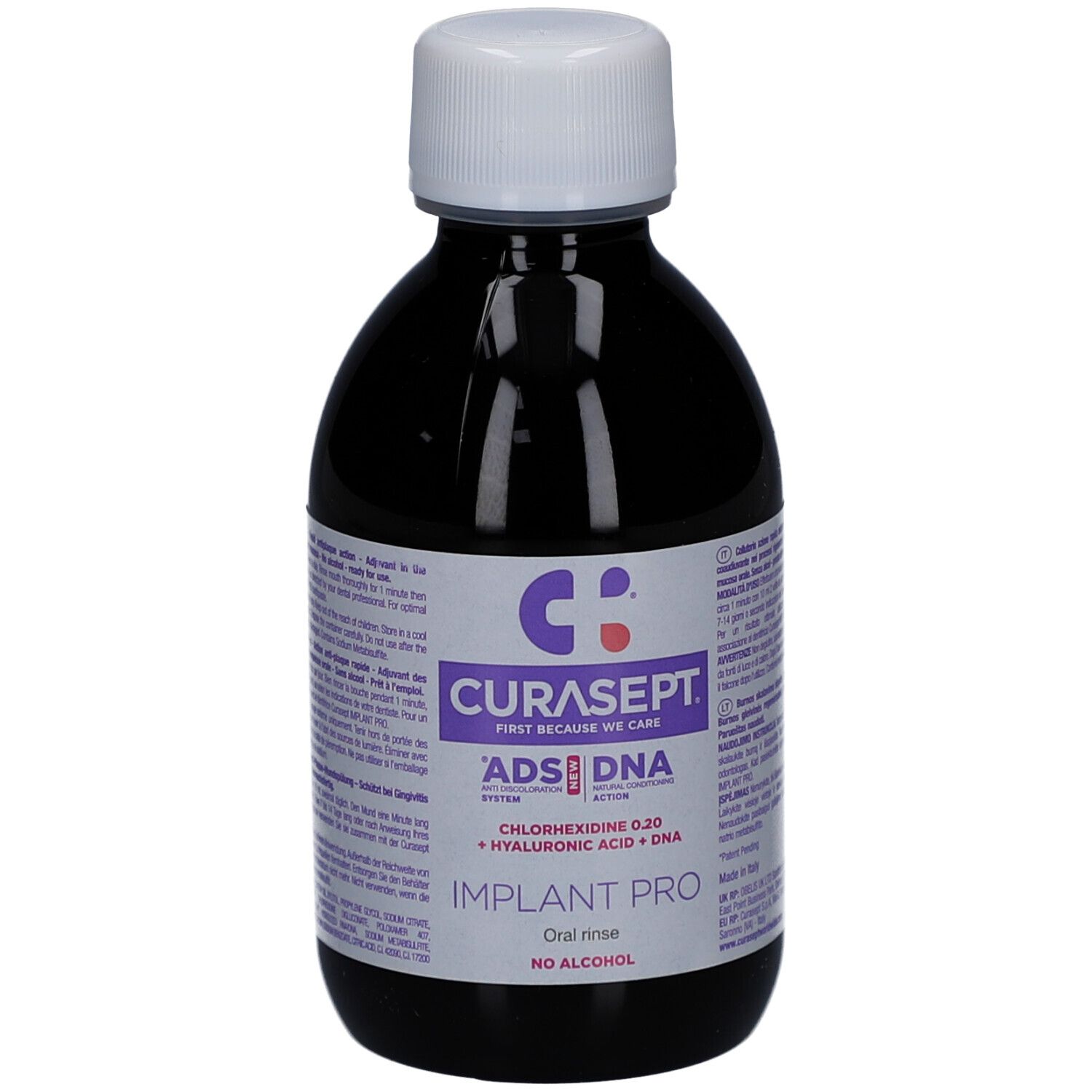 Donkere vloeistof in fles met witte dop. Opschrift: CURASEPT ADS DNA Implant Pro. Mondspoeling.