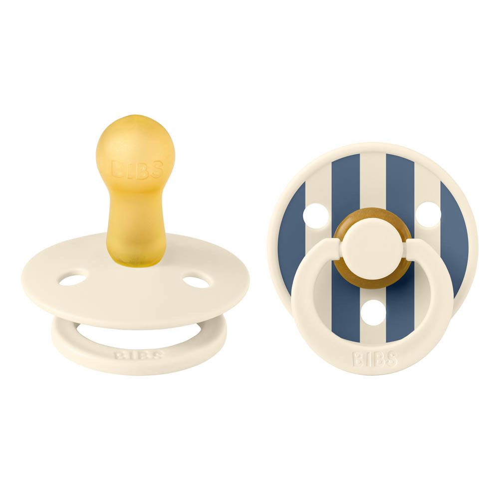 Twee BIBS fopspenen. Eén fopspeen met blauw-wit streepjespatroon. De andere is geel.