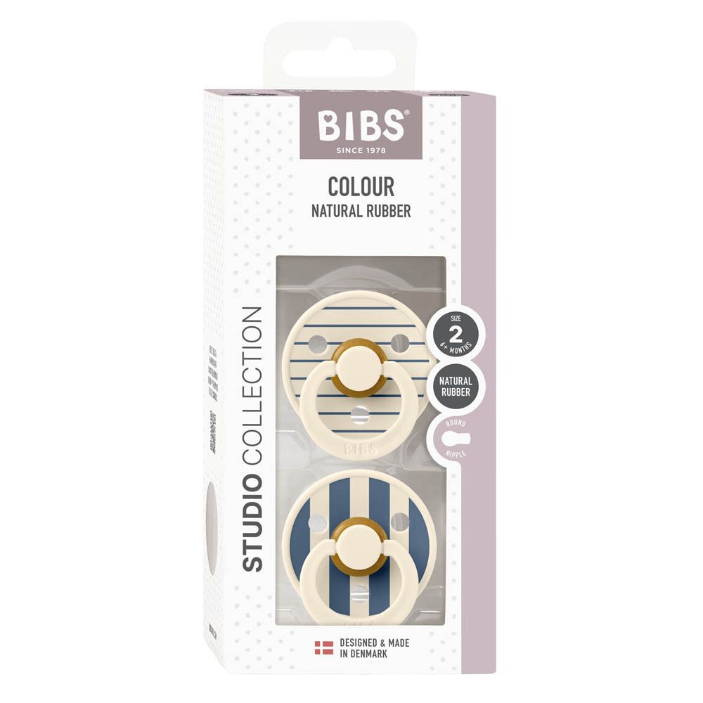 BIBS Colour fopspeenverpakking. Twee fopspenen met blauw-wit streepjespatroon. Venster.