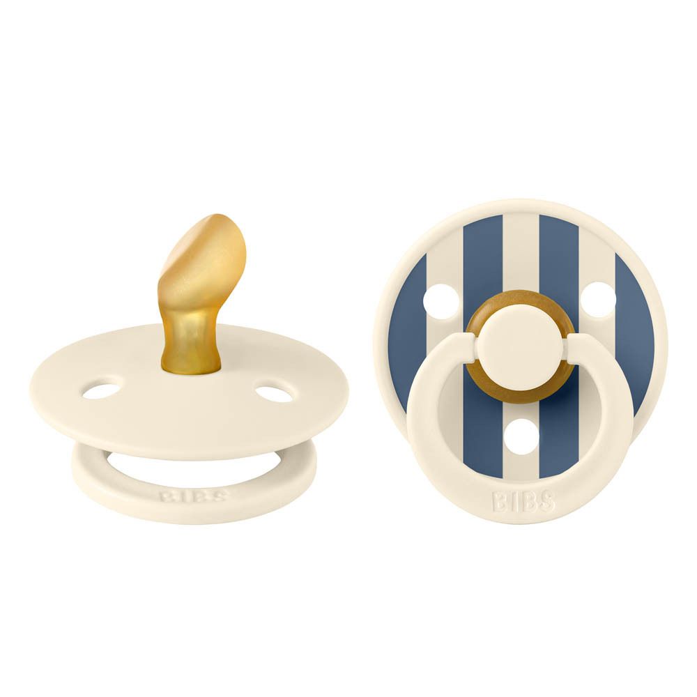 Twee fopspenen. Anatomische speen, crèmekleurig. Blauw-wit gestreepte schild met BIBS-logo.
