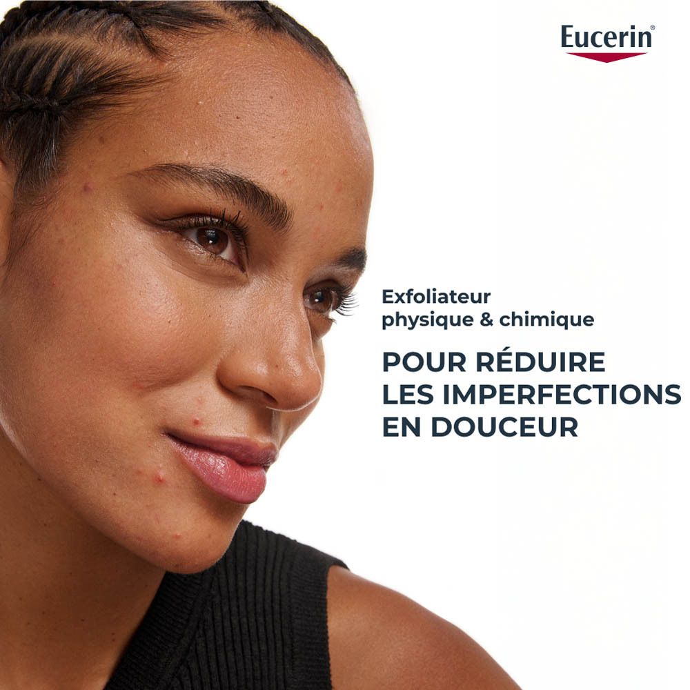 Femme avec imperfections cutanées. Texte: Exfoliant pour réduire les imperfections en douceur.