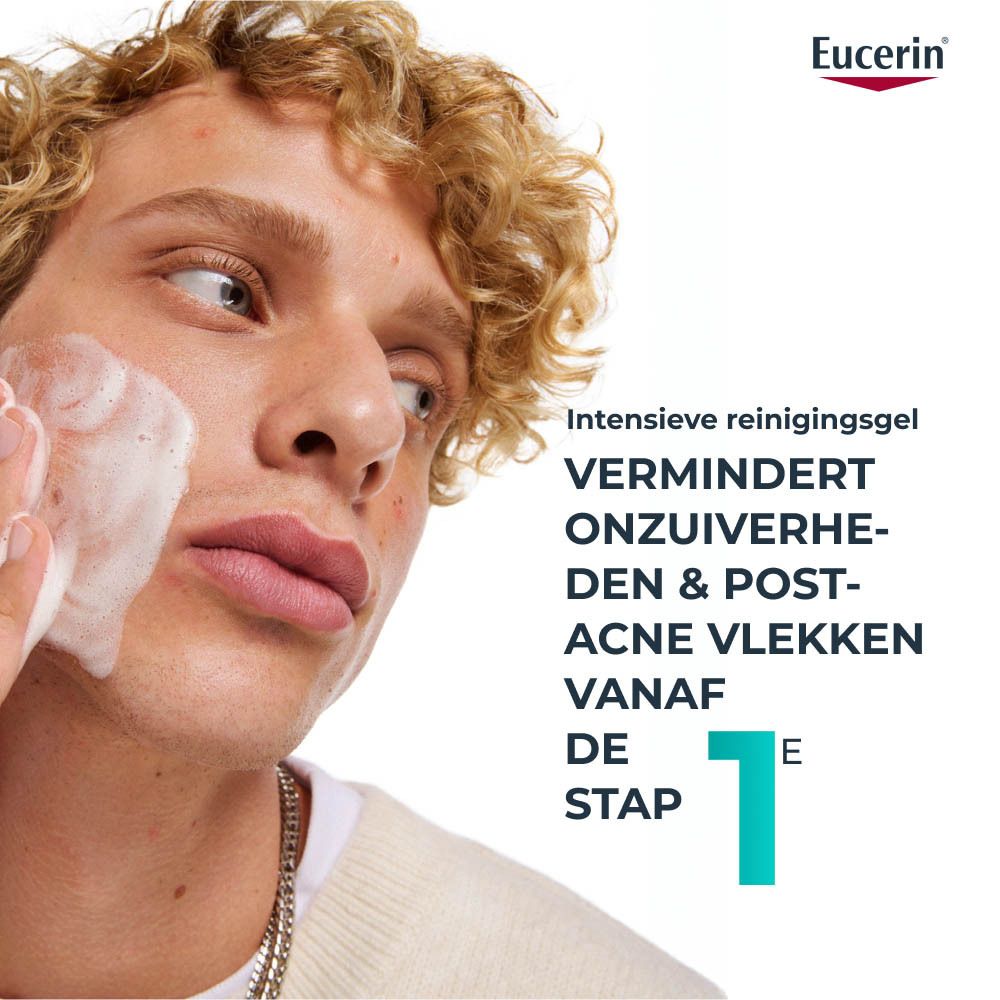 Witte fles met pomp. Eucerin Dermopure Clinical. Voorkant met tekst en logo.