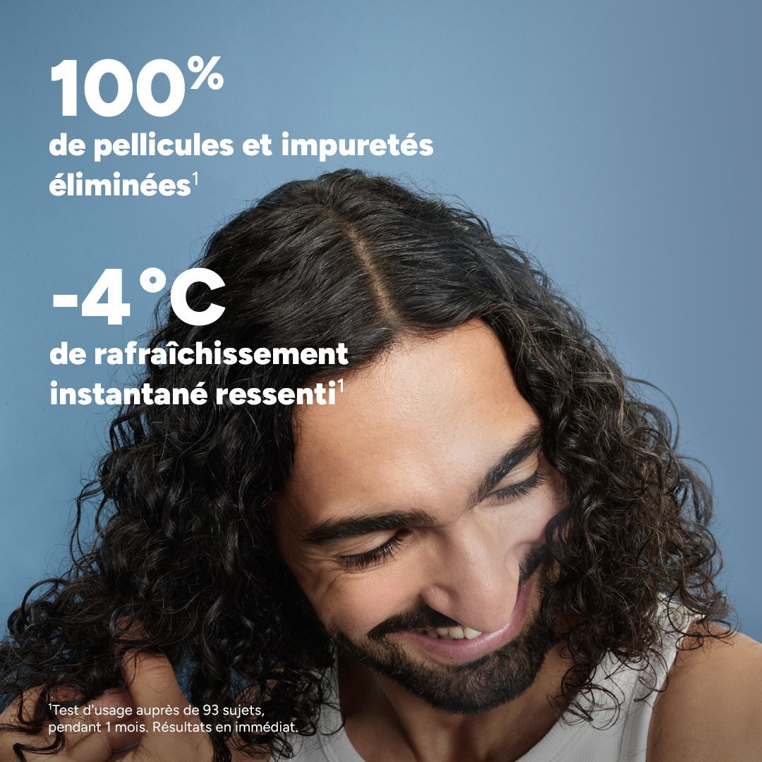 Homme aux cheveux. Texte: 100% pellicules et impuretés éliminées, -4°C de rafraîchissement instantané.
