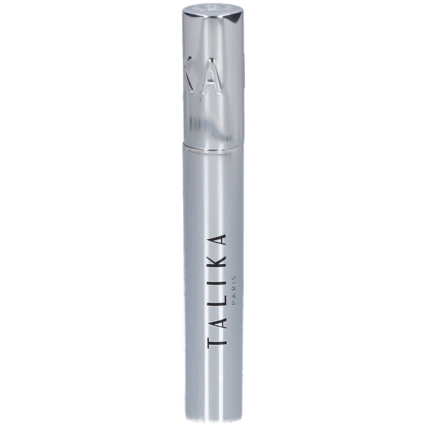 Tube de mascara argenté avec texte noir : TALIKA PARIS. Bouchon avec gravure : KA.