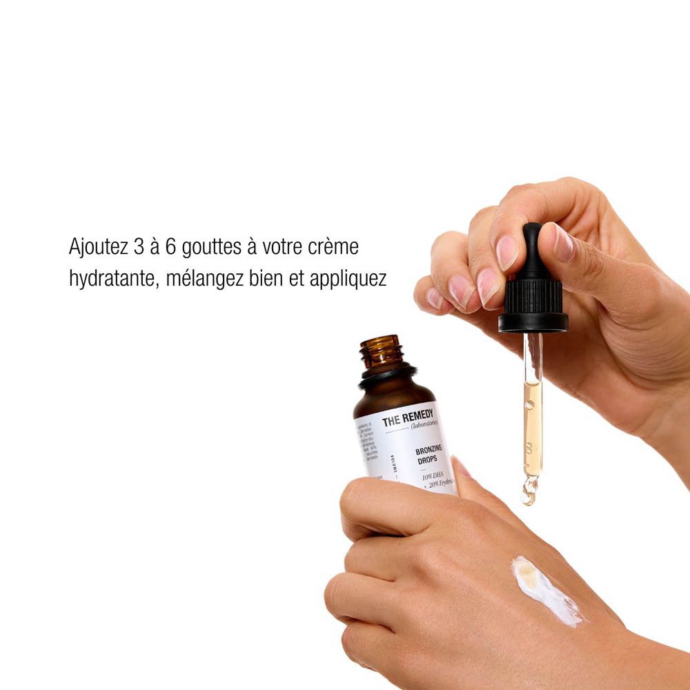 Mains tenant flacon et compte-gouttes. Crème mélangée avec des gouttes. Texte : Ajouter 3-6 gouttes à la crème.