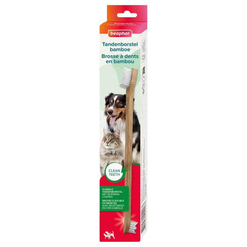 Bamboe tandenborstel in verpakking. Merk Beaphar. Afbeelding hond en kat. Tekst: Clean Teeth.