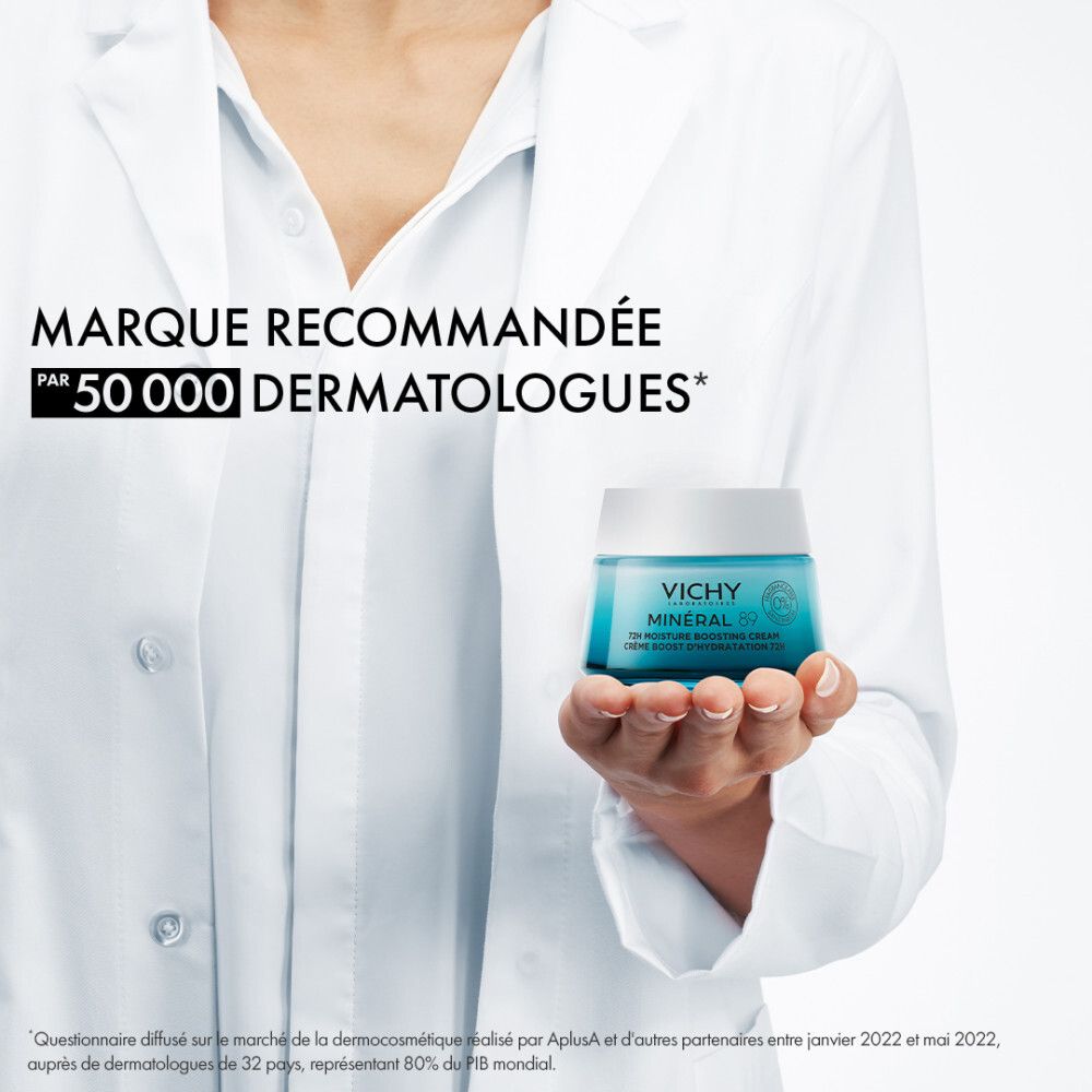 Pot de crème Vichy Minéral 89. Pot bleu avec couvercle blanc. Inscription : Minéral 89, 72H Moisture Boosting Cream.