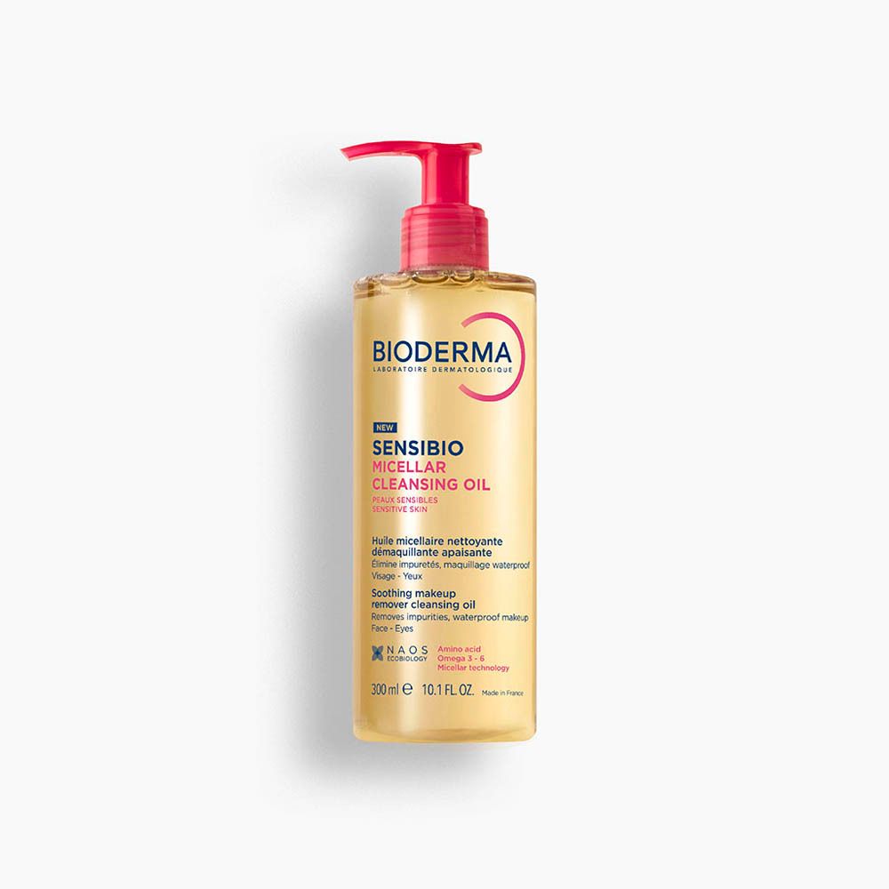 Bioderma Sensibio Huile micellaire démaquillante. Flacon avec pompe rouge. Liquide jaune. Étiquette.