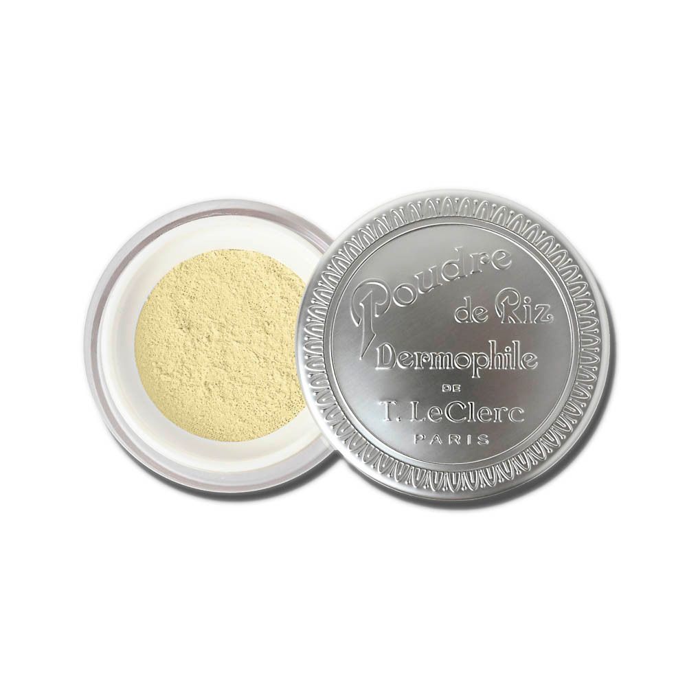 Open potje met gele poeder. Zilverkleurig deksel met tekst: Poudre de Riz Dermophile, T. LeClerc.