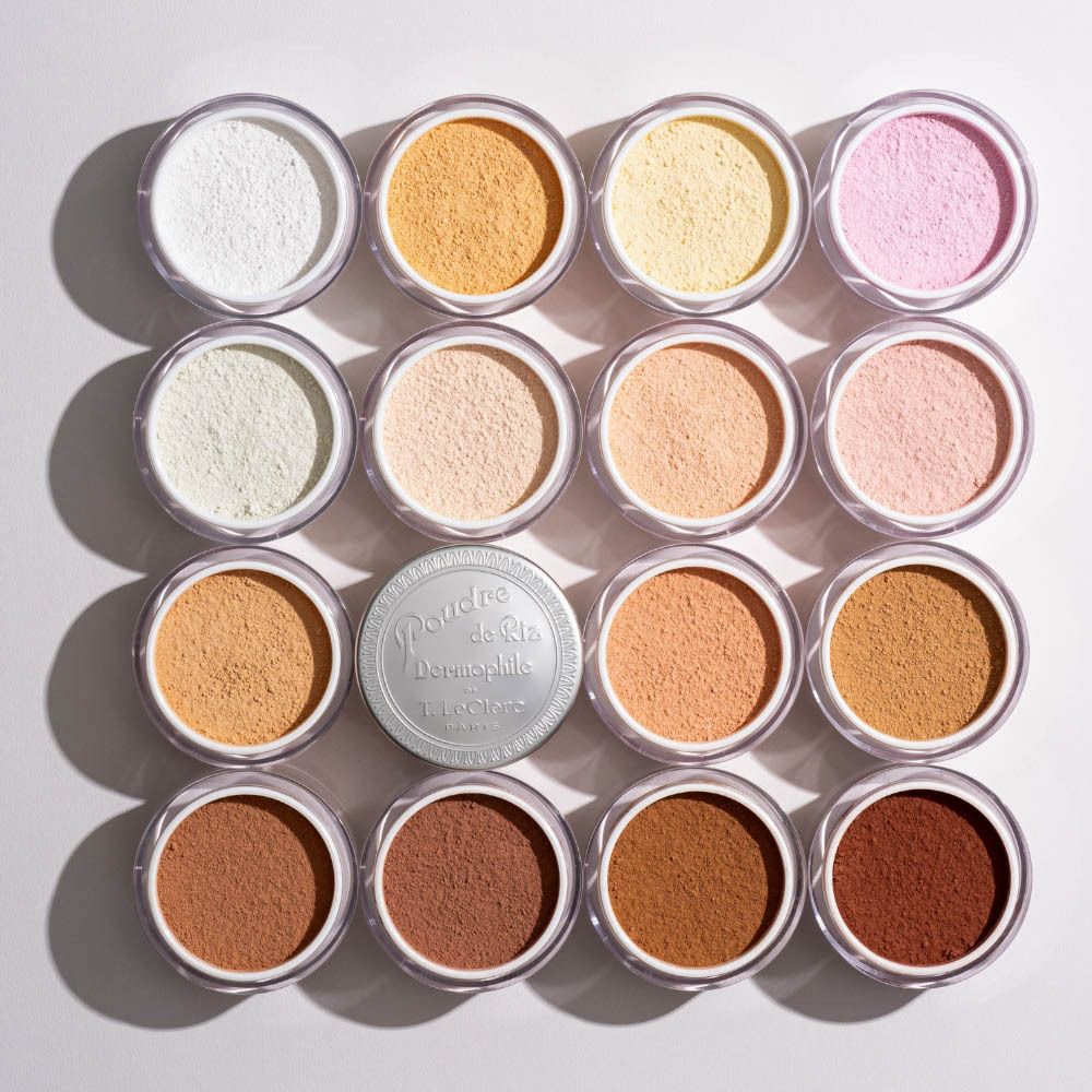 16 pots de poudre ouverts. T.LeClerc Poudre de Riz Dermophile. Différentes teintes. Forme ronde.