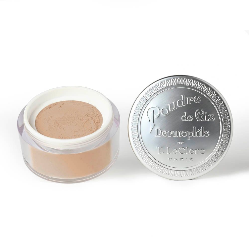 Pot ouvert avec poudre libre. Couvercle argenté avec inscription: Poudre de Riz Dermophile de T. LeClerc. Couleur de la poudre visible.