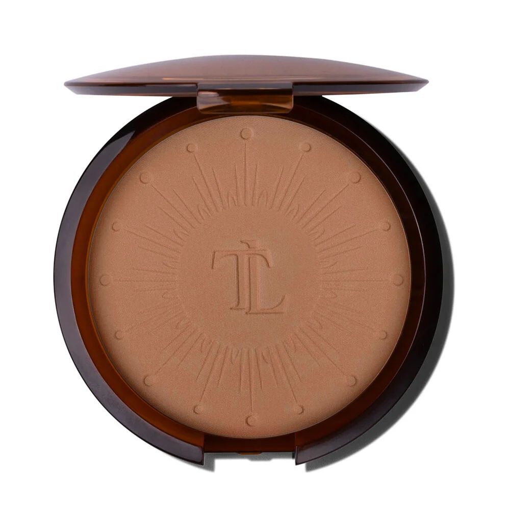 Ronde bronzer in bruine doos. Deksel open. Product met logo 'T. LeClerc' in reliëf.