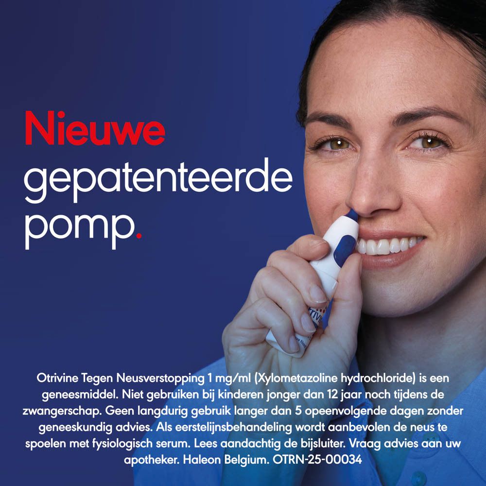 Vrouw gebruikt neusspray. Tekst: Nieuwe gepatenteerde pomp.