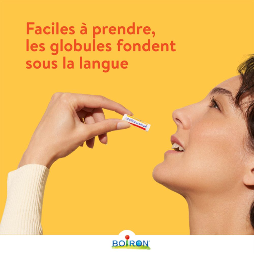 Fond jaune. Femme prenant des globules d'un tube d'Oscillococcinum. Marque Boiron.