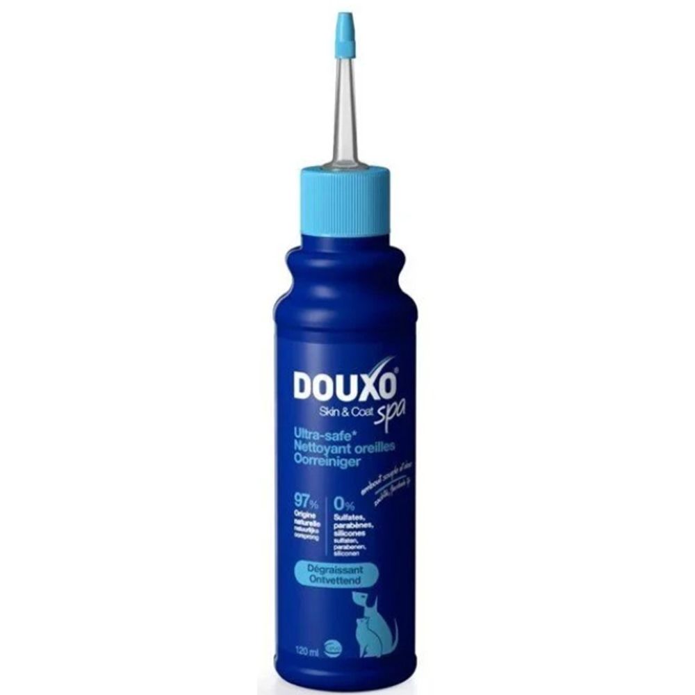 Douxo Spa Oorreiniger: Blauwe fles met applicator. Bevat 97% natuurlijke ingrediënten.