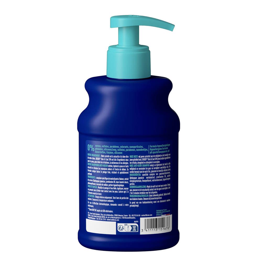 Chien dans l'eau avec bulles. Texte : Nettoie et hydrate la peau en toute sécurité.