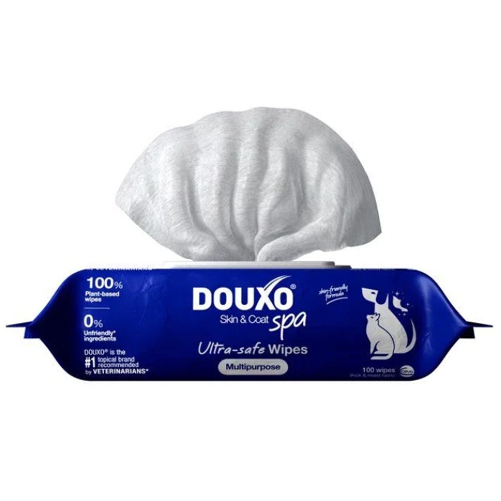 Pack de lingettes Douxo Spa Ultra-Safe avec un échantillon de lingette.