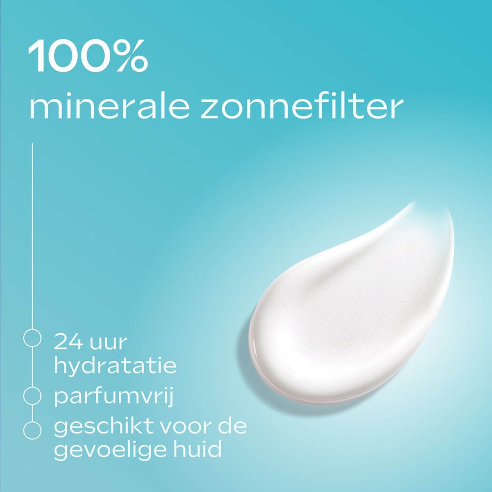 Product op blauwe achtergrond. Tekst: 100% minerale zonnefilter. 24 uur hydratatie.