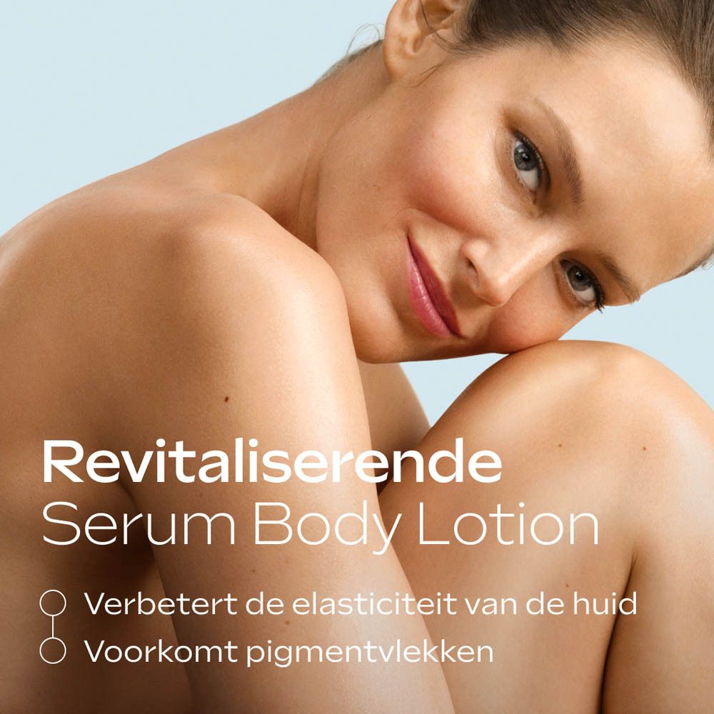 Vrouw met huid. Tekst: Revitaliserende Serum Body Lotion. Verbetert elasticiteit, voorkomt pigmentvlekken.
