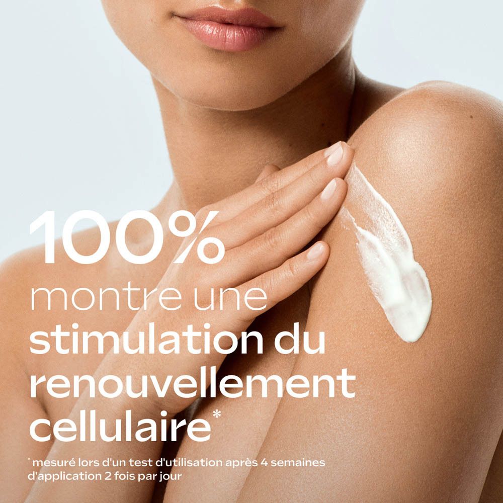 Femme avec peau. Texte: Lait Corps Sérum Raffermissant. Augmente l'élasticité de la peau.